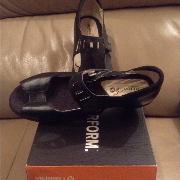 Shoes - Picture 2 of 4